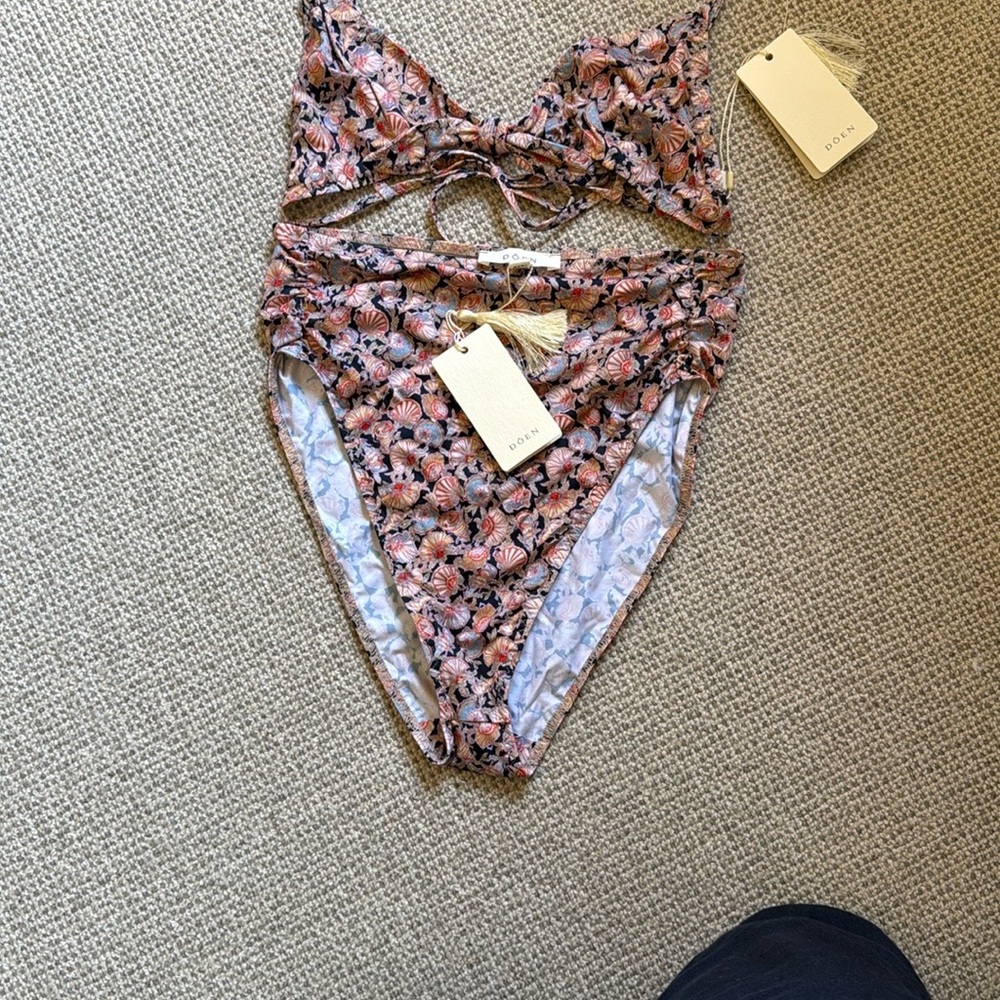 Doen Shell Print Bikini NWT 🐚